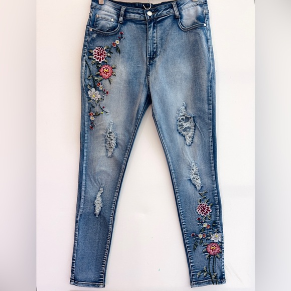 🌸 US 10 Quiz Embroidered Floral Skinny Jeans | Luxuriously Soft Boho Denim 🌸 - Picture 3 of 11